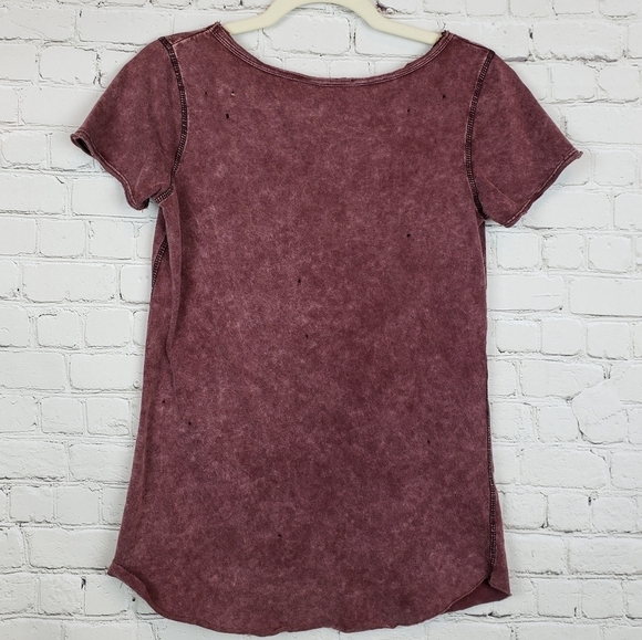 United XXVI Skull Distressed V Neck T-Shirt  XS - Picture 4 of 4